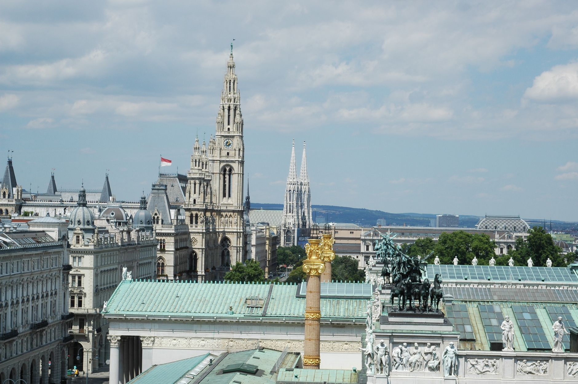 Rainbow Parade Route – Ringstraße near Rathaus