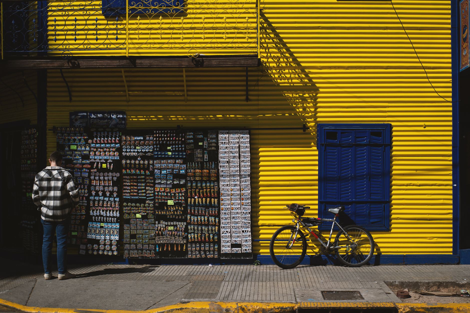 Güemes Antique Fair on Calle Belgrano