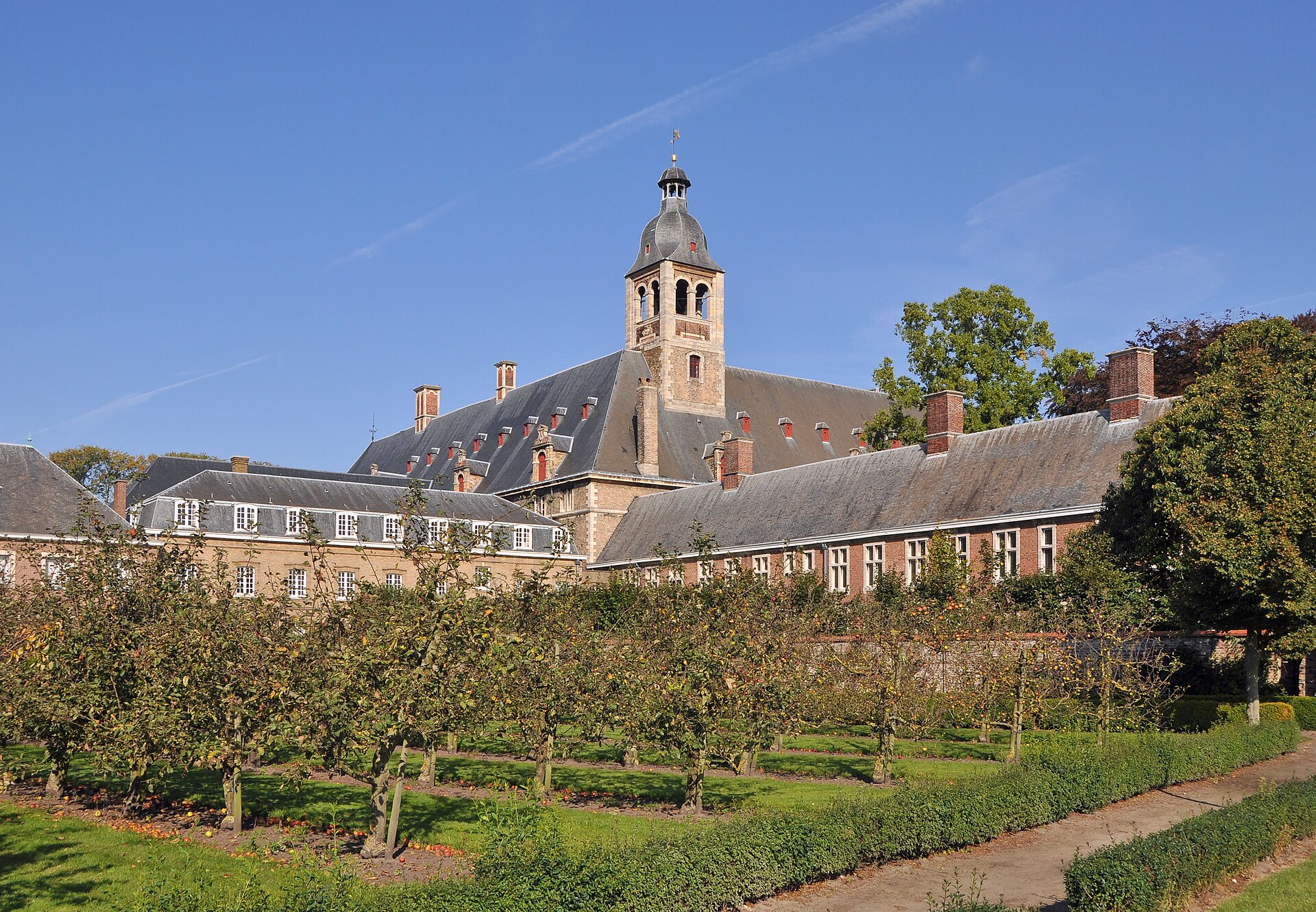 Sint-Anna — cobblestones and 17th-century cottages